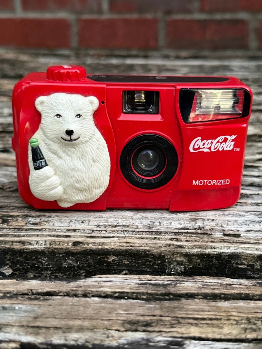VTG 1999 Coca-Cola Point & Shoot Red Holiday Polar Bear Motorized 35mm Camera P4